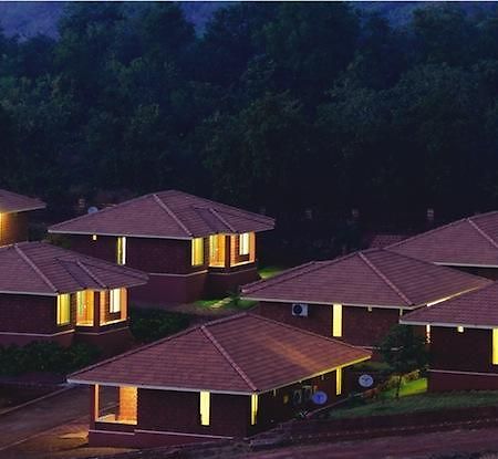 Mango Village Resort Guhāgar Buitenkant foto