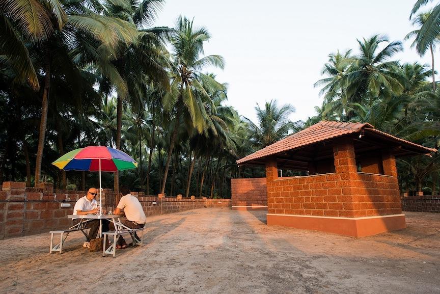 Mango Village Resort Guhāgar Buitenkant foto