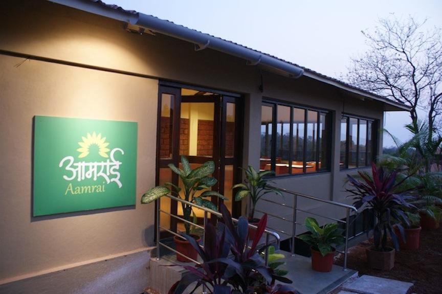 Mango Village Resort Guhāgar Buitenkant foto