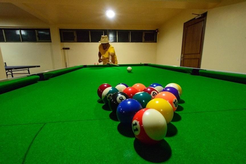 Mango Village Resort Guhāgar Buitenkant foto