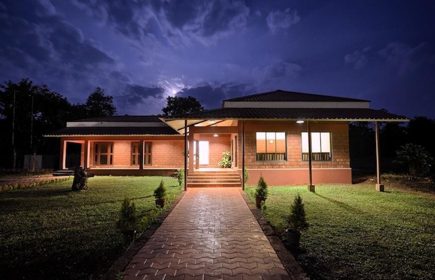 Mango Village Resort Guhāgar Buitenkant foto